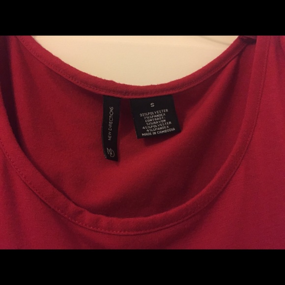 Sleeveless Red Blouse with Ruffles - Picture 2 of 4